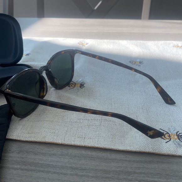 Women’s Gucci Sunglasses - Picture 4 of 7